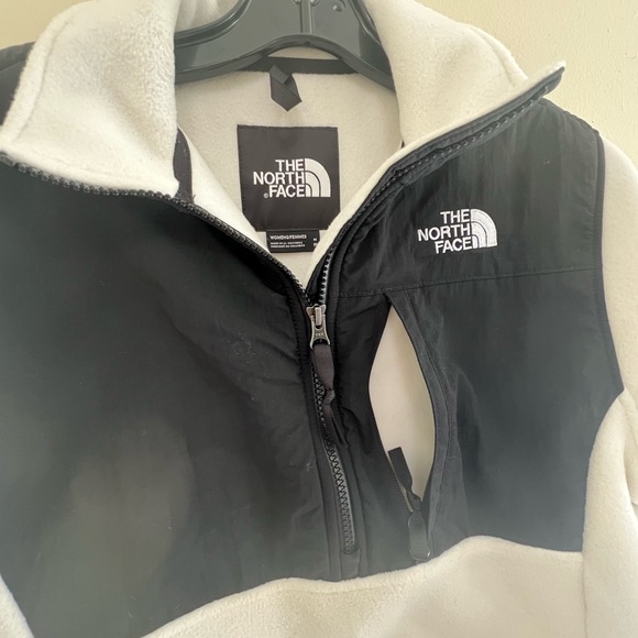 North Face Polartec White w/black Fleece Fabric Crop Jacket - Picture 9 of 10